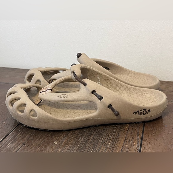 moin Shoes - Mion Sandals Womens size 9